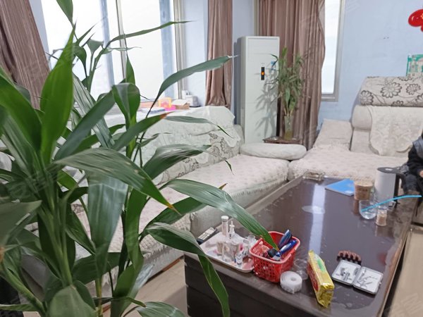 潍坊高密市高密城区湖滨花园西豪迈附近 湖滨花园多层三楼两室家具