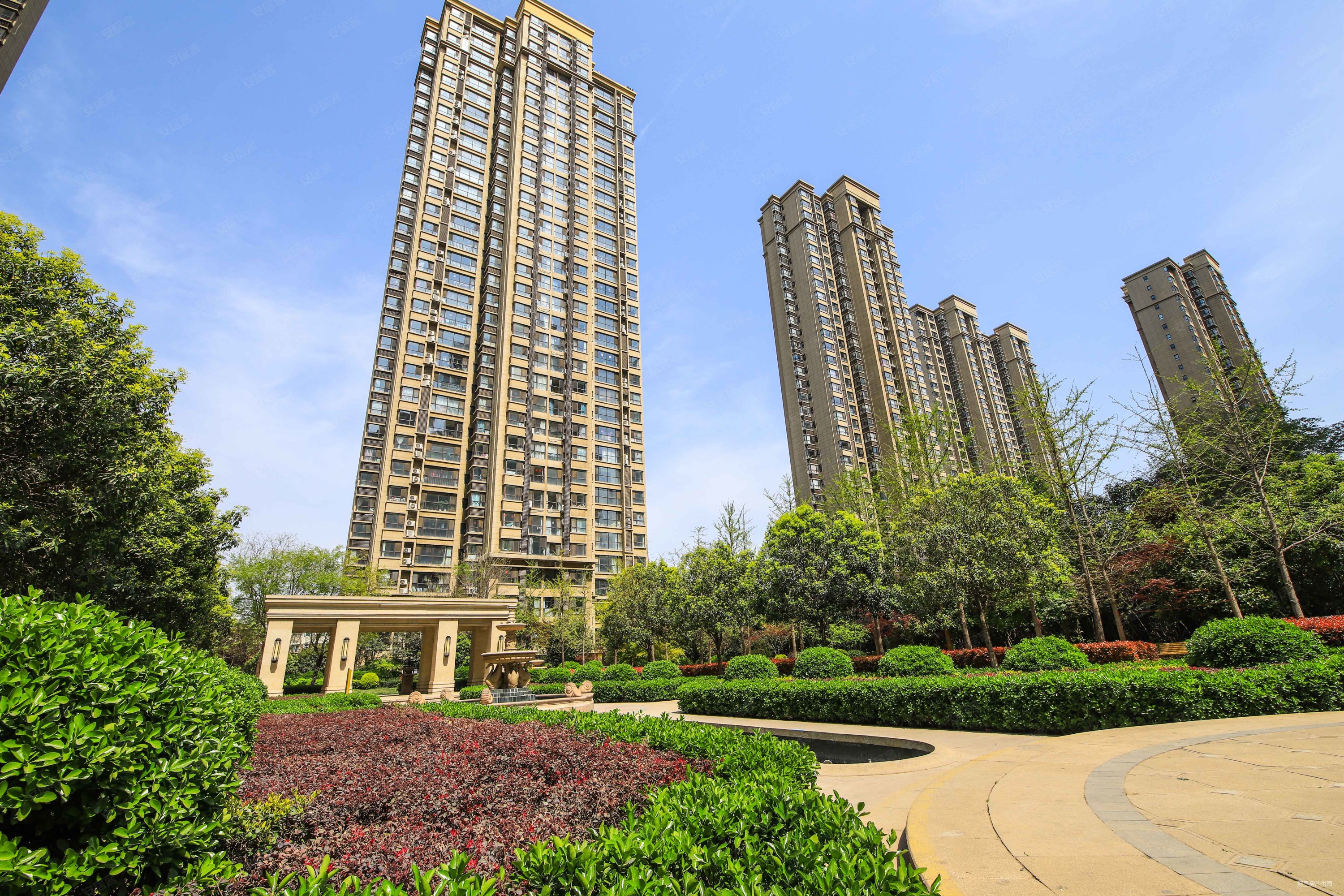 业主急售,君悦蓝庭,满二年     ,总价60万水电地暖已做