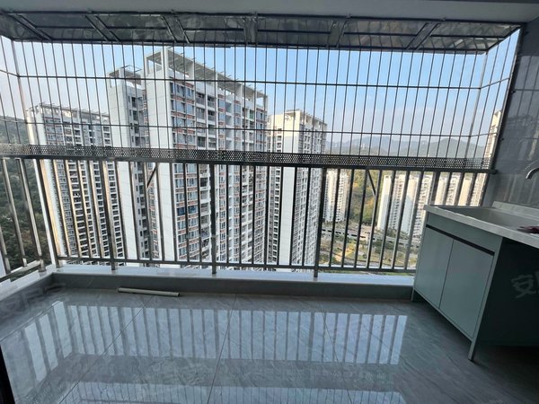 深圳大鹏新区葵涌坝光新村(西区)坝光西区精装三房两卫出租,带部分