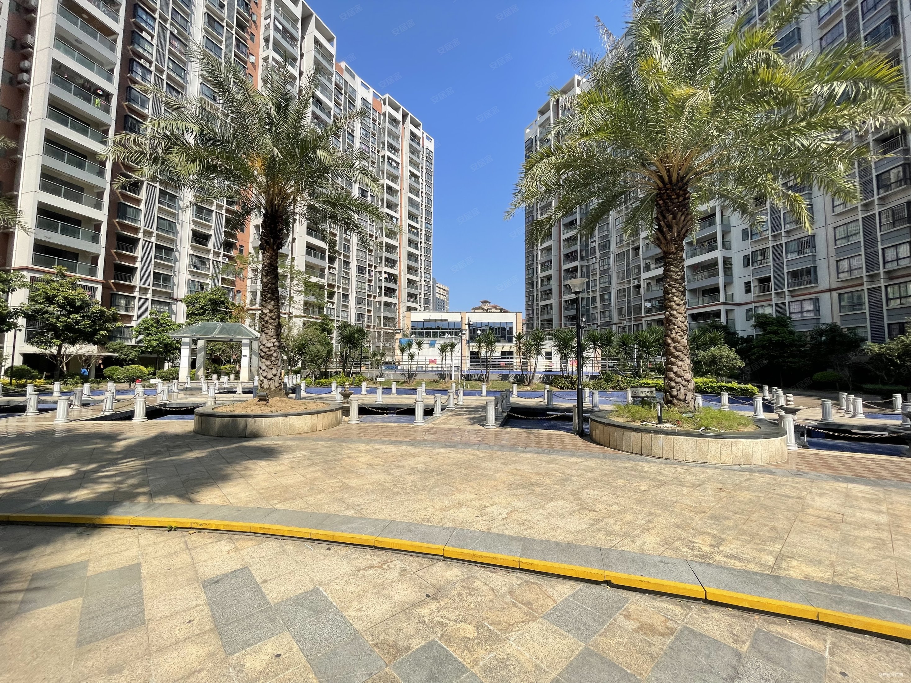 御品泰景3室2厅2卫106㎡南北90万