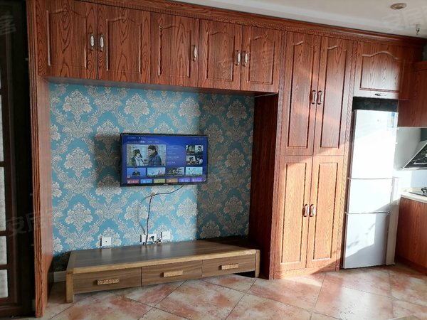 包头昆都仑丰盈道京奥港花园(商住楼)可短租，押一付一，帝景豪装公寓，采光好，带空调，高档家具家电出租房源真实图片