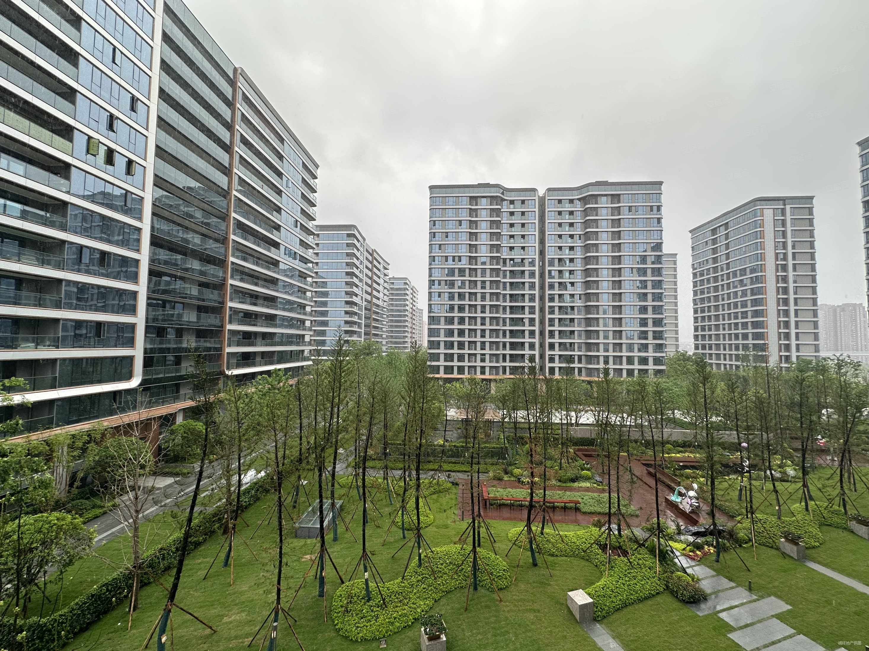 重庆融创壹号院(二期)4室2厅3卫198.42㎡南北370万