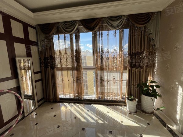 凉山西昌长安中中信国际花城西客站电梯套三双卫带家具家电。价格可谈出租房源真实图片