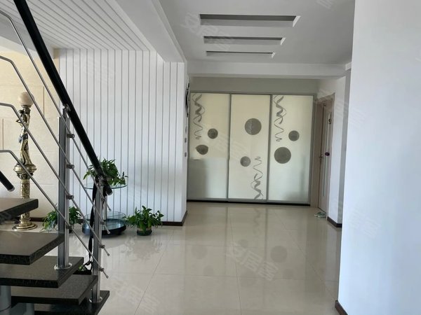 锦州凌河东湖公园东湖花园东湖花园 跃层大三居 设施齐全 拎包即住 包