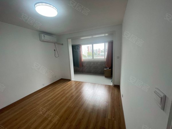 上海闵行航华丹桂花园近十号线航中路站,精装四房,楼层好,看房随时