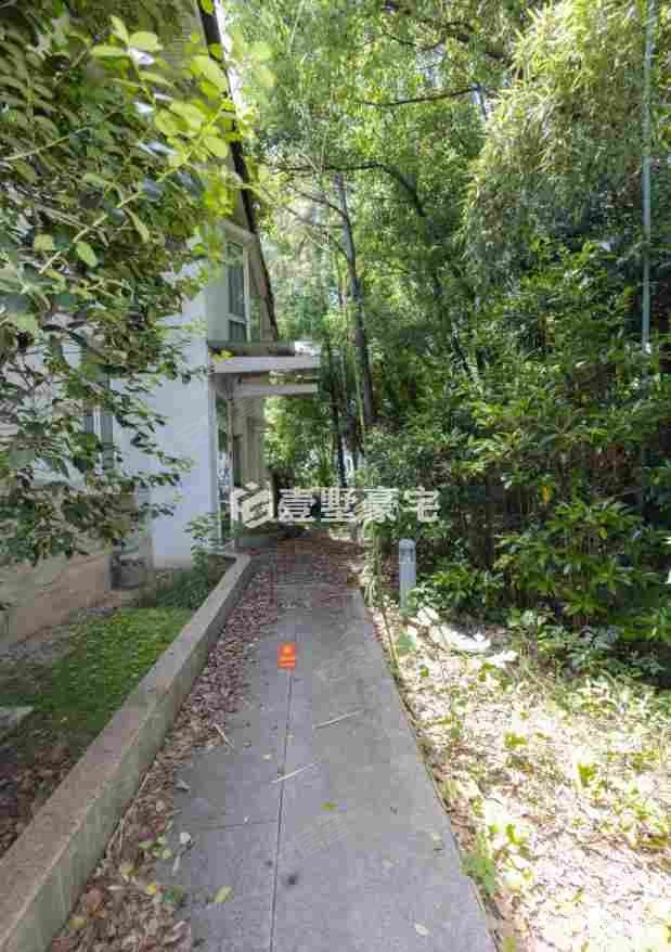 百家湖中心 占地两亩 花园千平 独栋别墅 两层户型方正