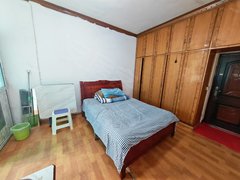 六盘水钟山新世纪广场人民广场附近，大世界对面，88商贸城内，单间出租，带卫生间！出租房源真实图片