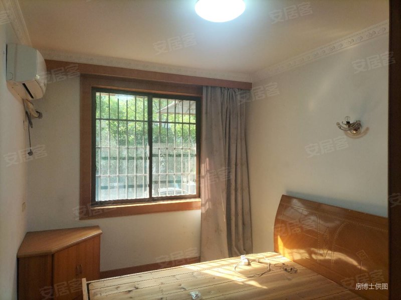 信华花园4室2厅1卫130㎡南北300万