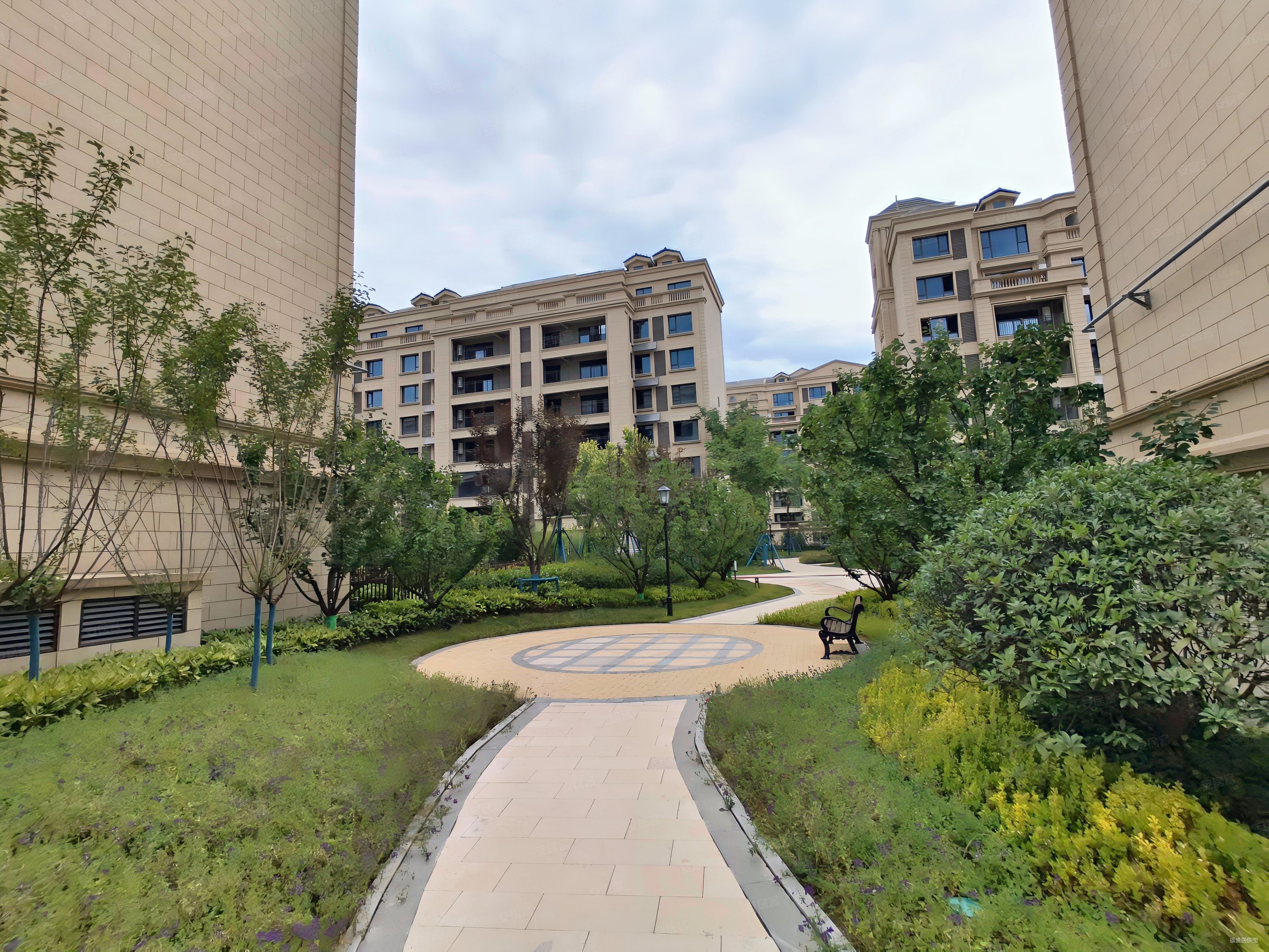 山水美树6室4厅3卫305㎡南北510万