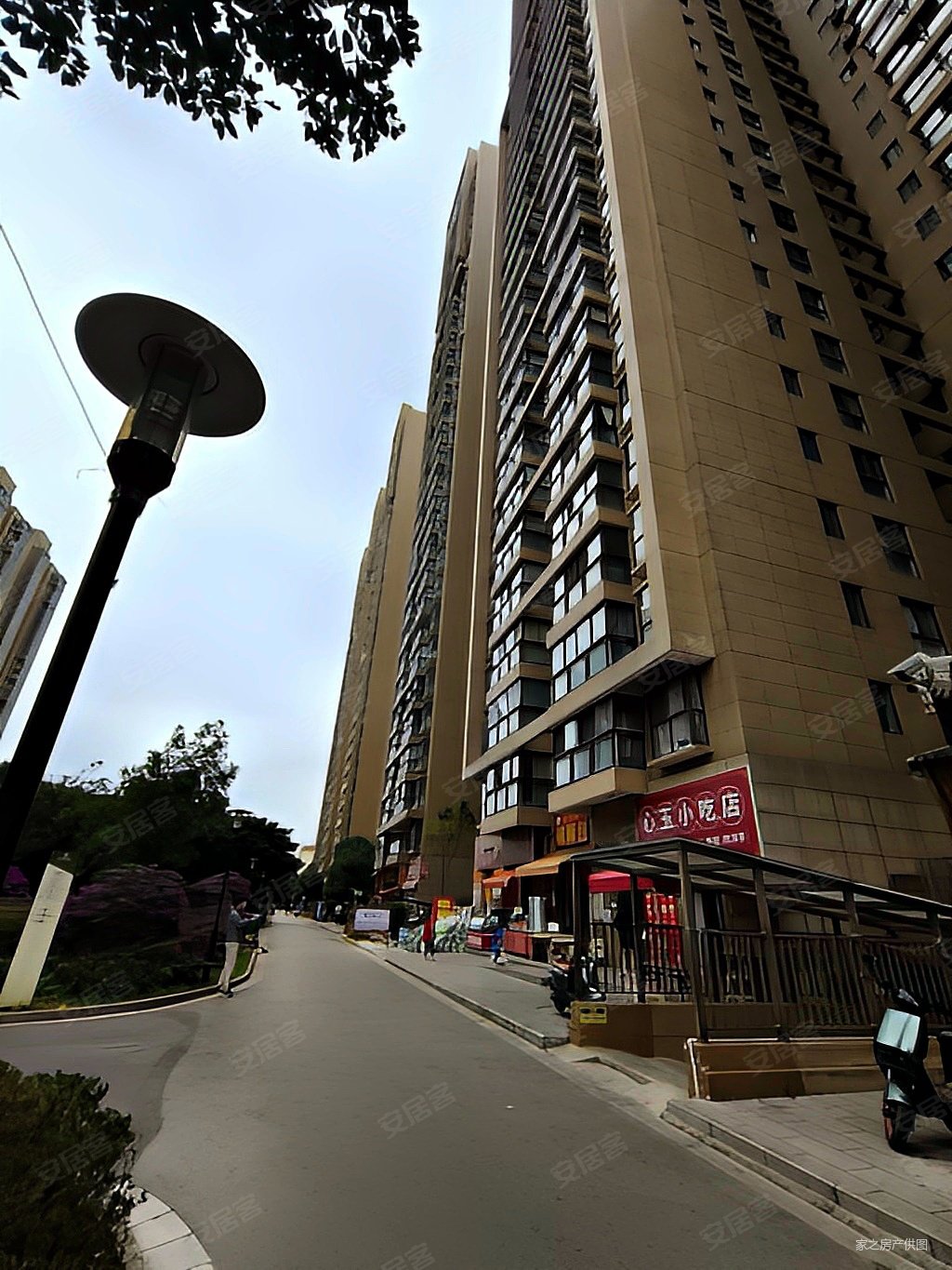 昆明市火车站旁边鑫都韵城电梯房精装修新小区环境