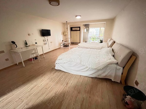 重庆渝中解放碑大同方城市公寓解放碑步行街  跃层  楼上楼下两层出租