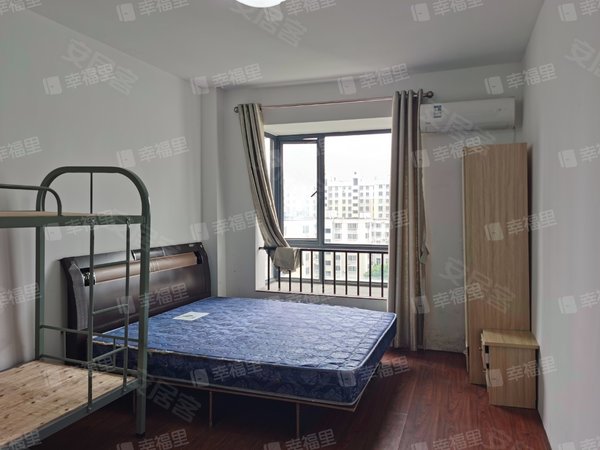 福州晋安五四北三木城b区出门就是地铁,对面就是i33广场,比邻永辉超市