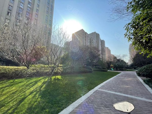 杭州上城九堡客运站九堡蓝桥景苑双地铁口 朝南一室一厅带阳台 民水民