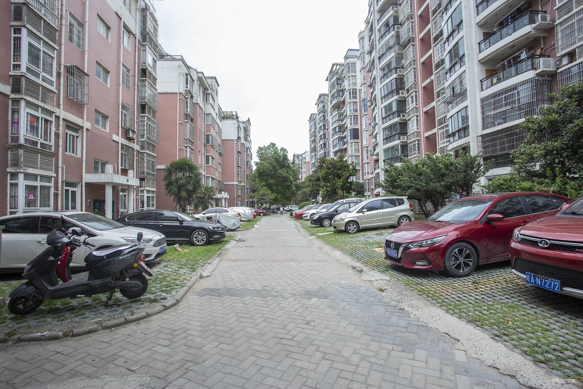户型方正 南北通透 装修了拎包入住 价格可以大刀,静安新城北区二手房