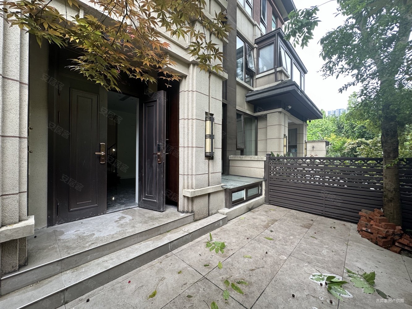 龙湖u城11组团(别墅)5室3厅4卫161.85㎡南北256万