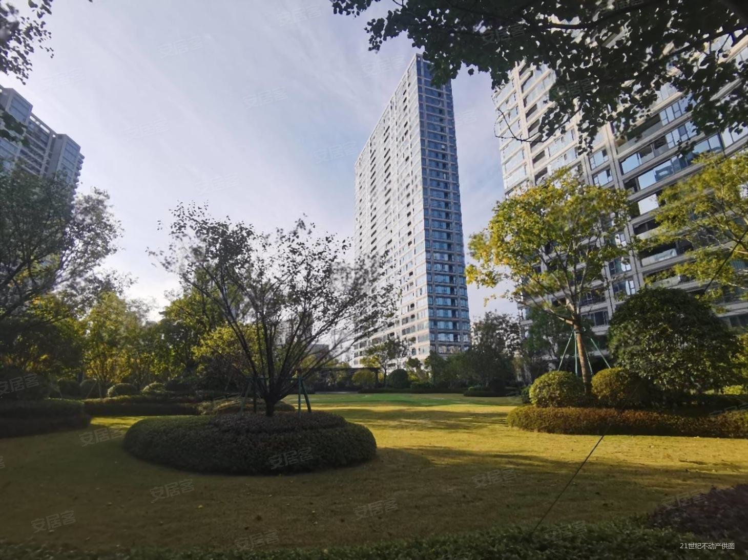 多弗绿城翠湖里5室2厅4卫231.1㎡南北628万