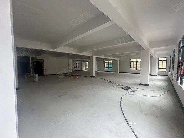 汕头龙湖新溪镇西南村自建房新溪下九合路边整栋,可分租,每层350平,有电梯,停车方便出租房源真实图片