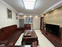 深圳龙岗平湖华南城万达广场旁 带大平台 精装3房 家私电器齐全 随时入住出租房源真实图片