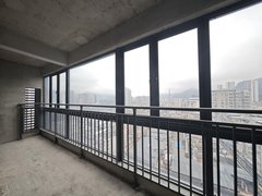 铜仁碧江碧江城区大十字中寰国际,毛坯房出租,118平三室两卫,可包安装水电出租房源真实图片