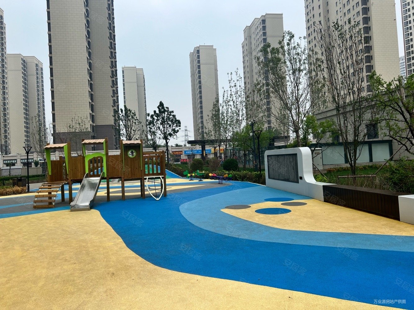 开发区天成华境电梯洋房送车位四室三卫位置随时看