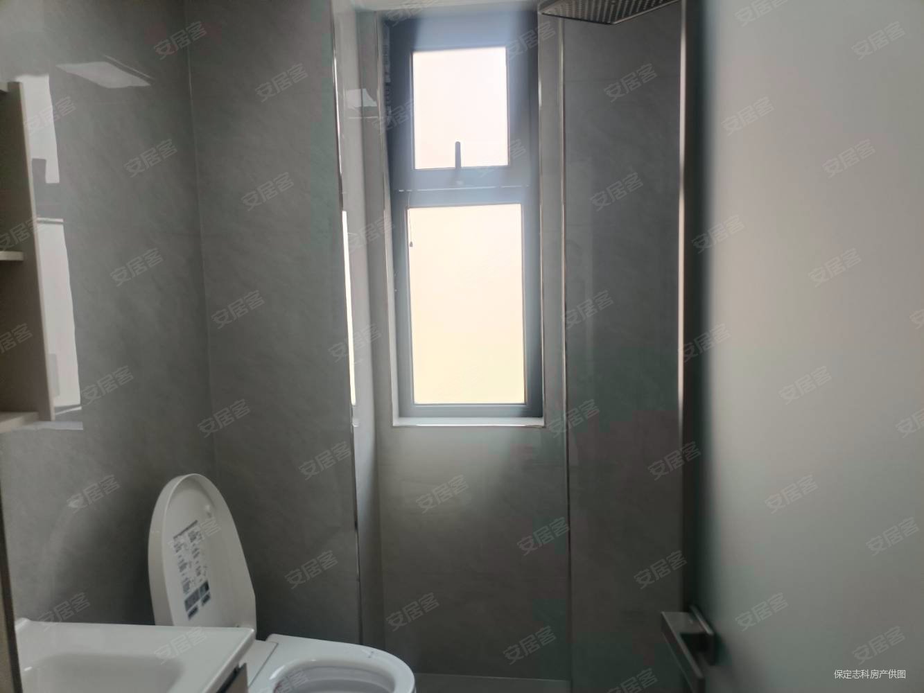 维多利亚夏郡3室2厅2卫138.1㎡南北104.8万