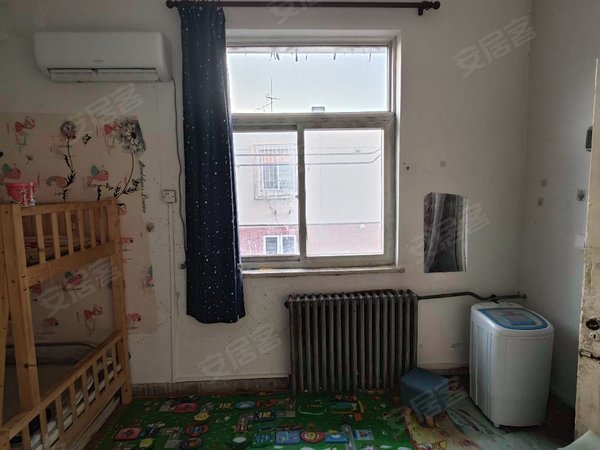 北京西城白纸坊南横西街94,96号院南横西街筒子楼单间出租,有空调暖气