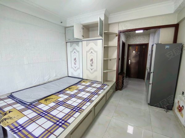 大连开发区万达广场万达广场(金州)万达广场 前排落地窗 可短租 可押一付一 随时看房 拎包入住出租房源真实图片