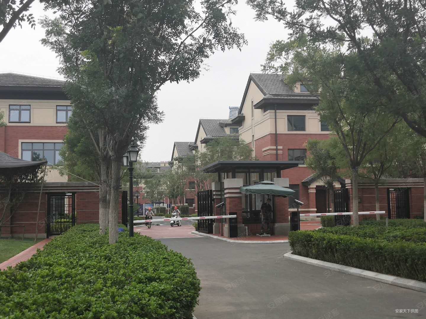 赠大院,现房,泊湖林奇郡(别墅)二手房,239万,5室2厅,4卫,240平米-天津