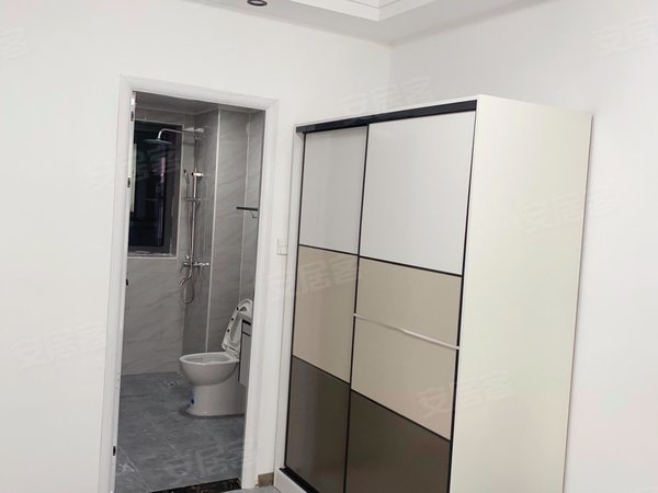 杭州临安临安城区中天雅境公寓中天雅境隔断房 精装修 带阳台 苕溪边