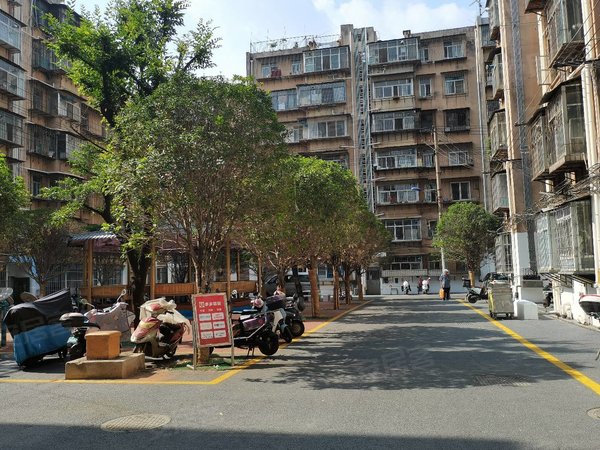 昆明西山船房片区西坝新村301号院安康路西坝新村四楼两室,带全套家具