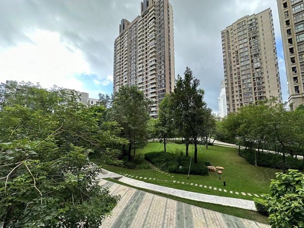 珠海香洲吉大吉大御景山新光御景山 大面积出租 南北通看小区园景