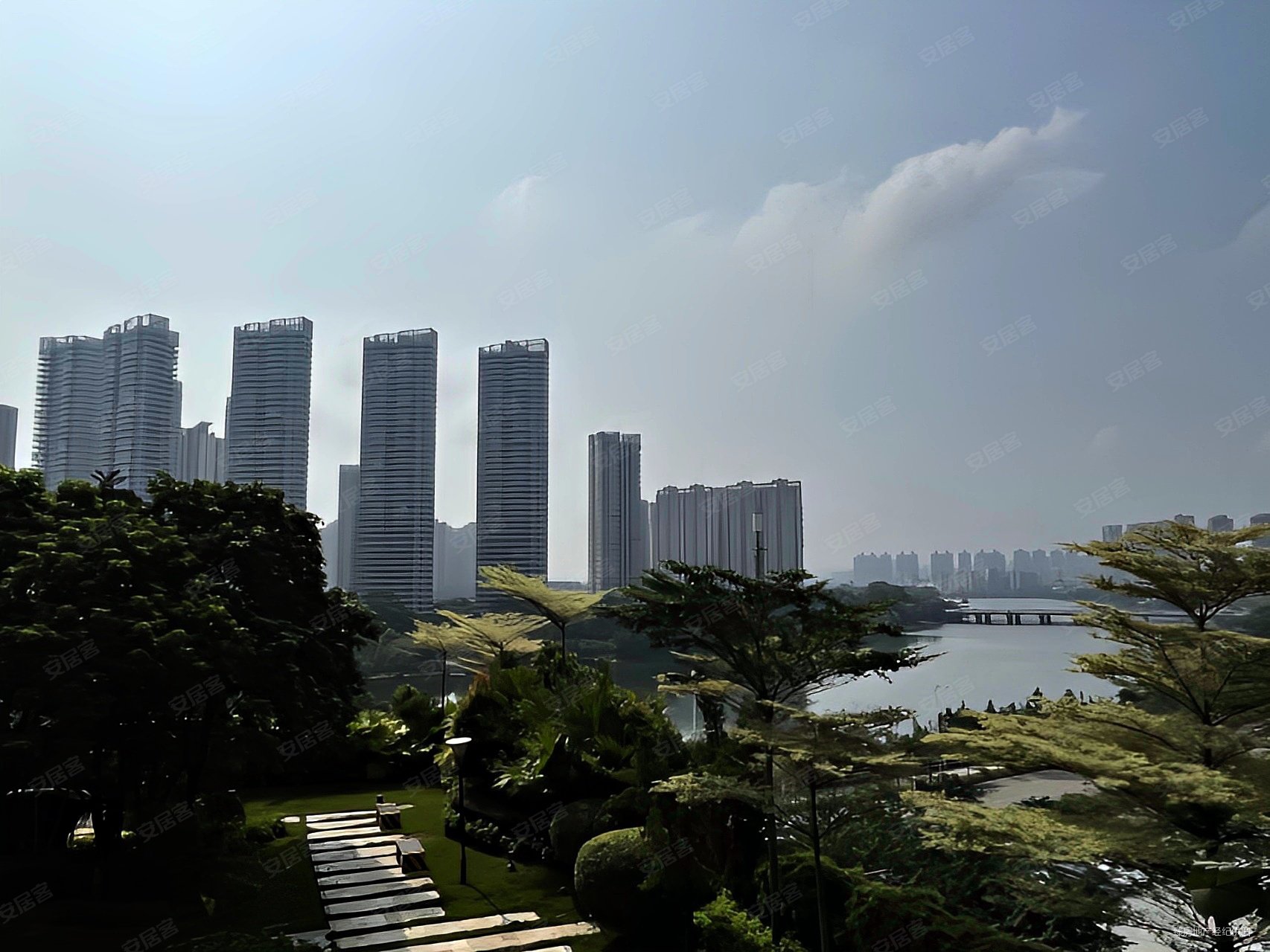 金山湖珑湖湾方直广场五房二厅朝南看湖景送车位精装