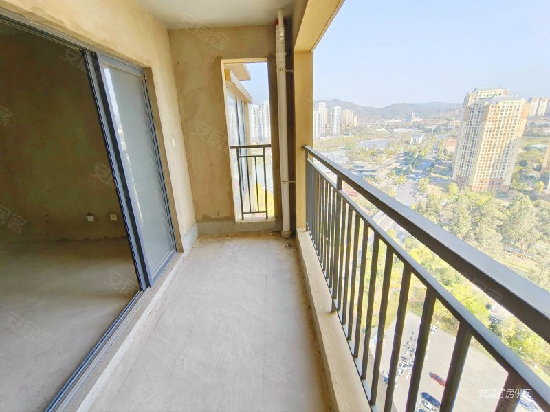 瀑布公园山水润城横厅4房110万急急急