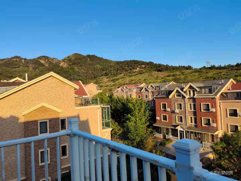 山顶新h区带电梯井别墅 改进户型  风景  !