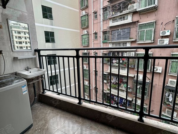 深圳龙岗爱联太平村龙岗爱联地铁口 独栋电梯精装大单间 落地窗采光无