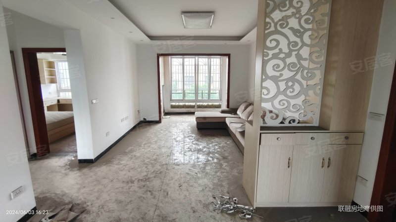 三室小洋楼 全新装修空置多年 朝小区多安静力荐 好房诚意出售