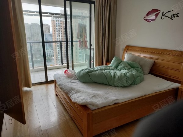 台州黄岩西城锦都家园出租,锦都家园三室一厅一厨一卫,简单装修2600月