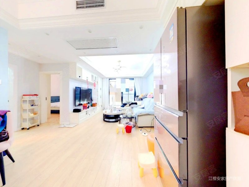 光谷 急售 地铁口 东湖御院 精装修 两室两厅 中层 对卓中