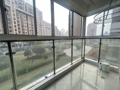 上海长宁北新泾紧靠地铁口，钥匙房随时看，精装一室户，拎包入住，好停车出租房源真实图片