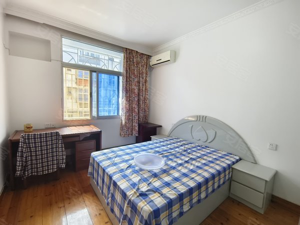 梅峰路租房,梅峰路精装首租3房带带杂物间,馨尚月子,龙峰宾馆,拎包