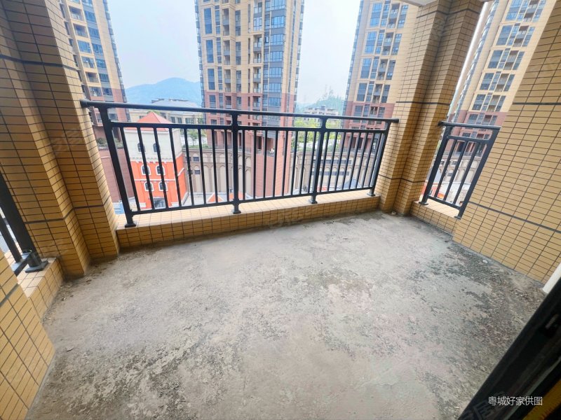 惠阳新圩水岸花山毛坯四房带入户花园高层朝南采光通风良好