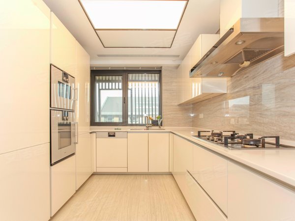 乐陵万柳书院万柳书院上跃格局复式四居室出租,装修保养得很好看房