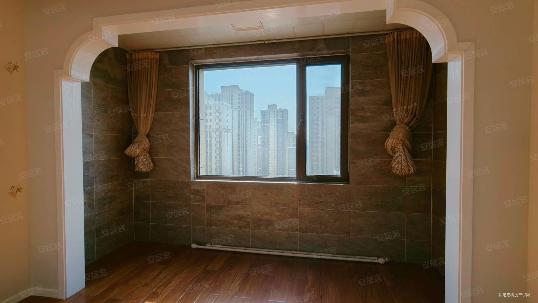 卓正丽景蓝湾(C区)3室2厅2卫146㎡南北158万