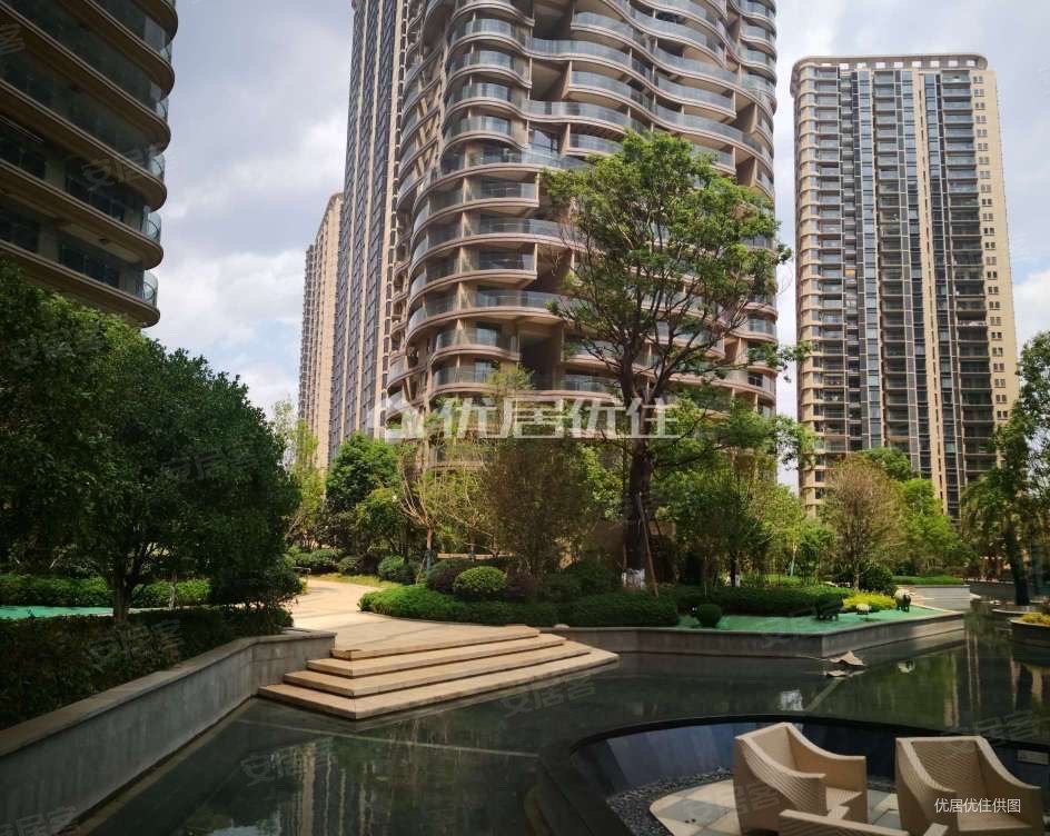 5室 带游泳池 急售,山海湾1号二手房,630万,5室2厅,5卫,340平米-昆明