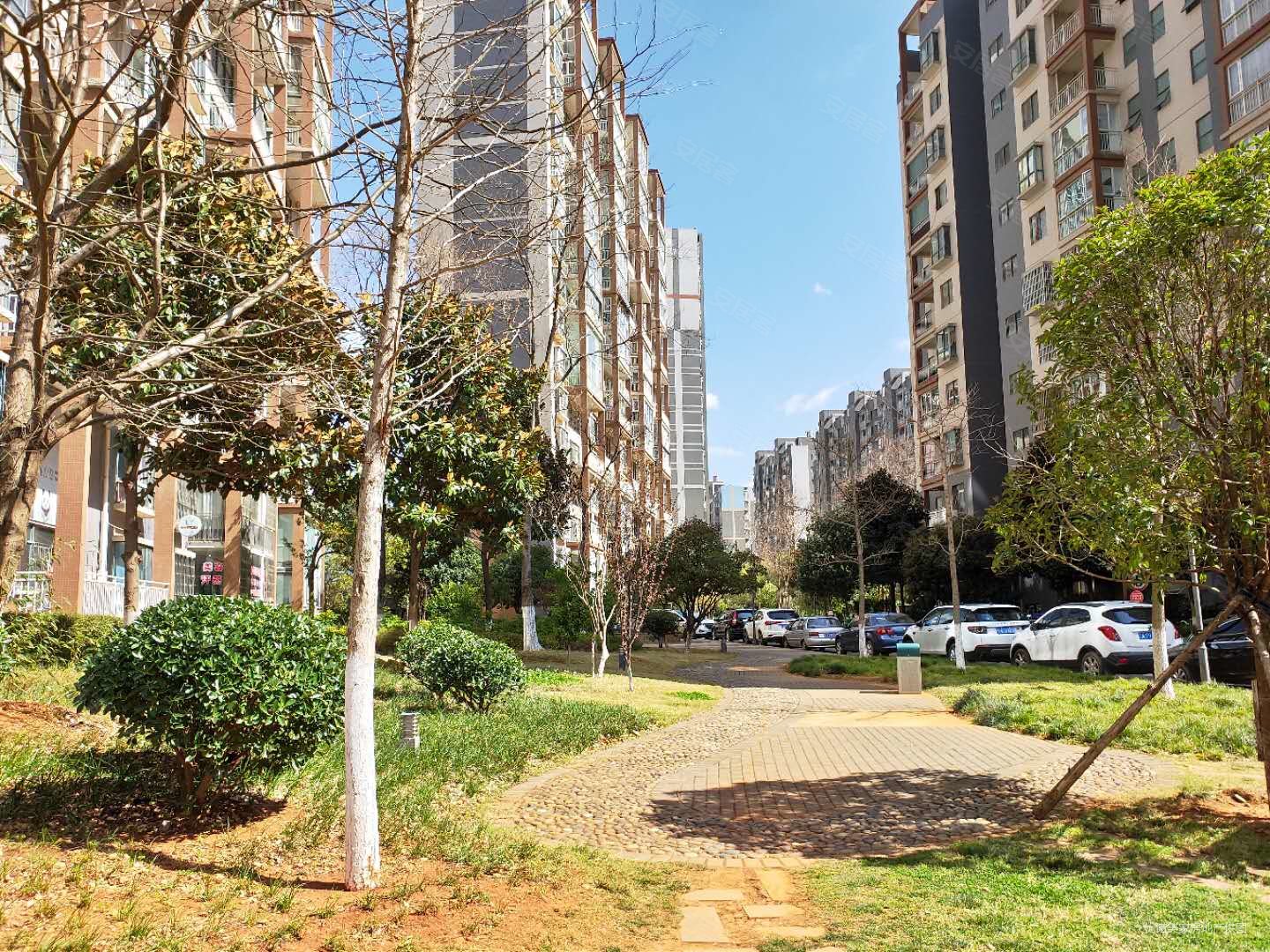 呈贡雨花毓秀小区180平纯毛坯房好楼层带车位出售!