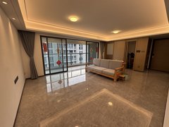 珠海金湾航空新城中海十里观澜 4室2厅2卫 家私家电齐全拎包入住房子干净整洁出租房源真实图片