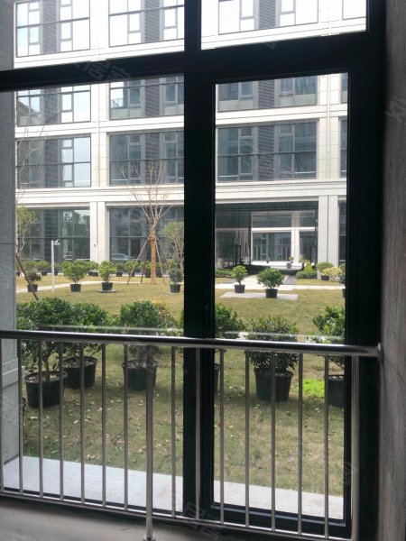 绿城深蓝广场