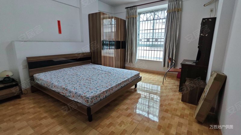 康居花园三房精装修出售,交通便利生活配套齐全