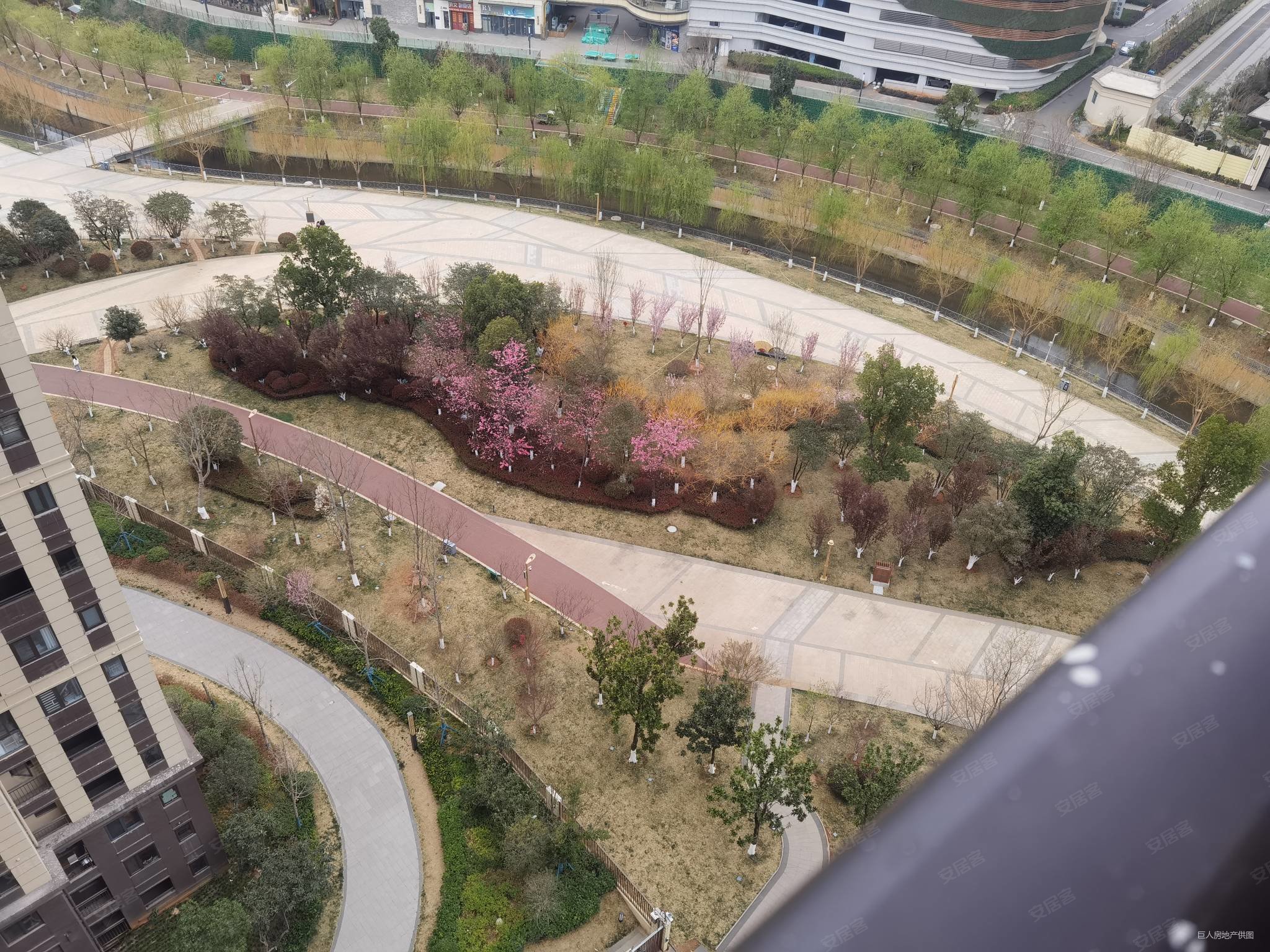 医疗配套成熟 商圈成熟 板楼 129平三室 90万,吾悦广场悦湖公馆二手房