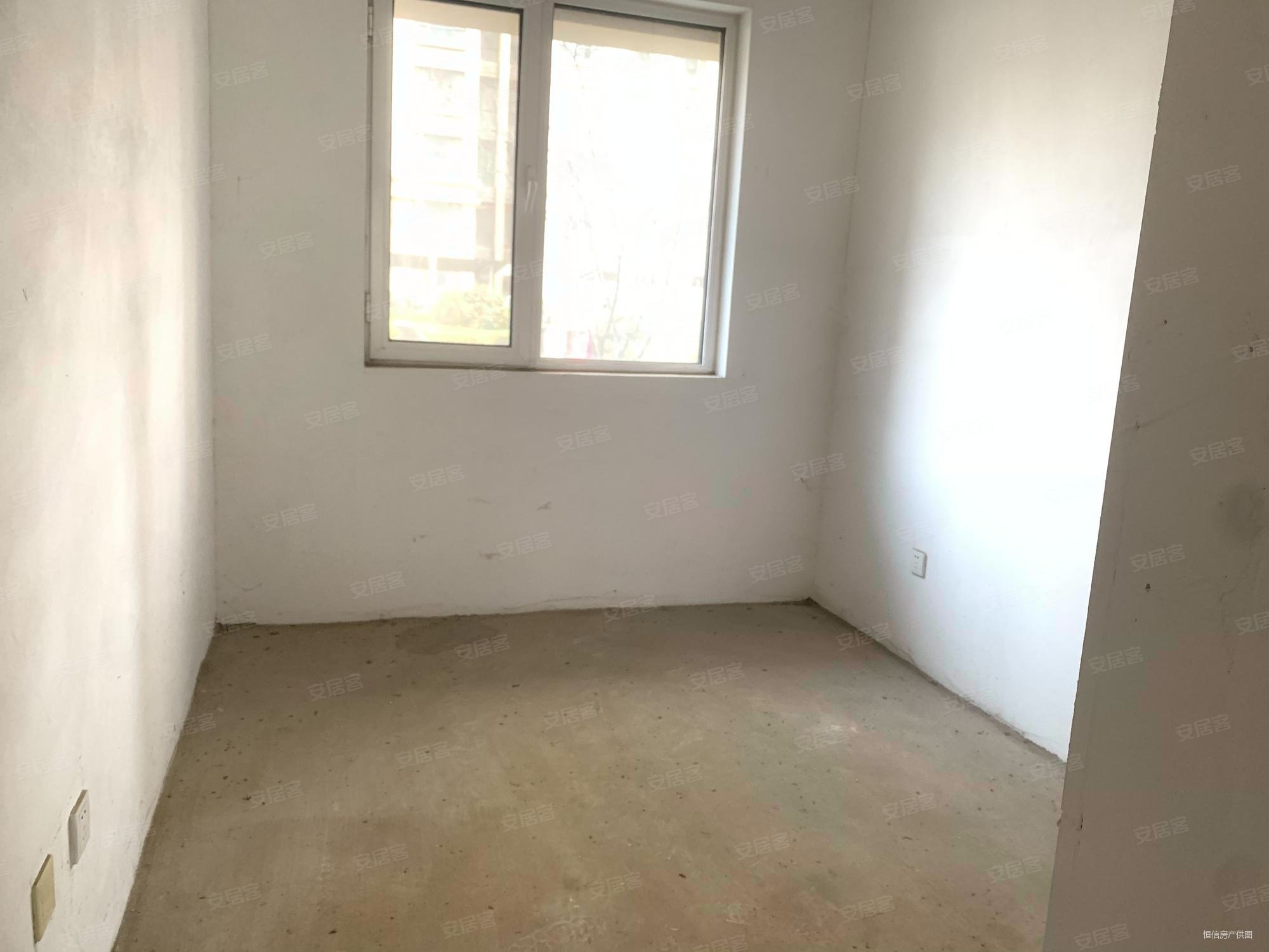 帝都上品3室2厅2卫137㎡南97万